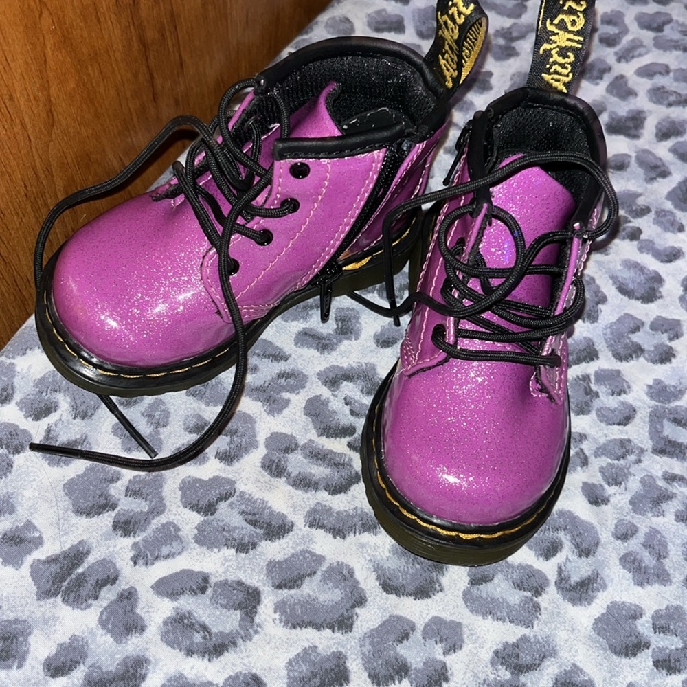 Size 5 child doc marten boots - Picture 4 of 7